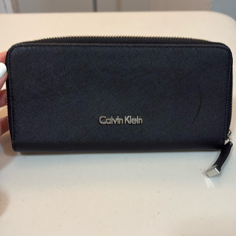 Calvin klein zip around wallet